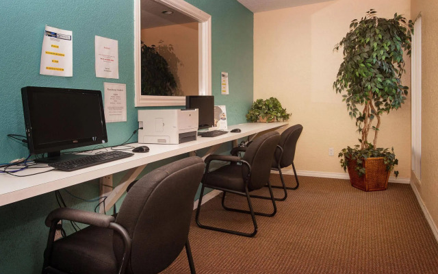 Sunshine Suites at Mid-City