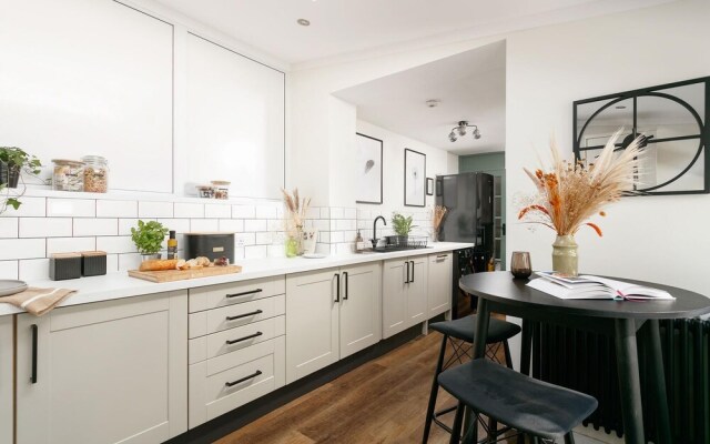 Host Stay Sussex Place