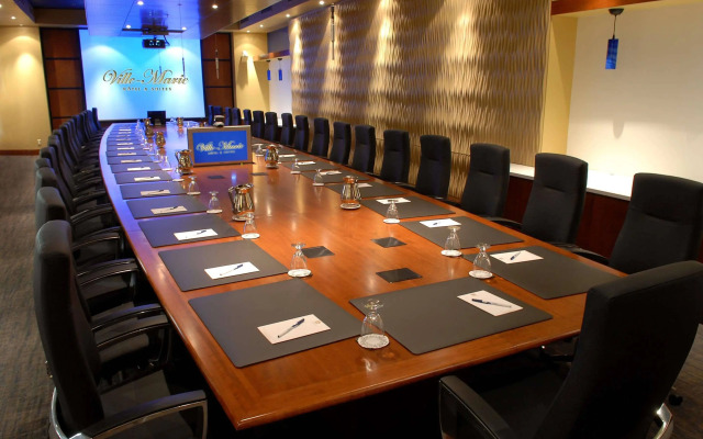 Best Western Ville-Marie Montreal Hotel & Suites