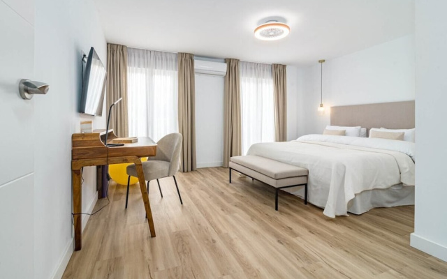 Eac3f- Modern & Light Apartment Steps From the sea