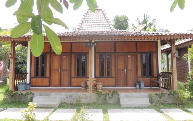 Balkondes Karanganyar (Pottery Academy)