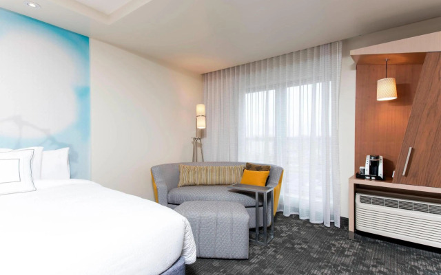 Courtyard by Marriott Holland Downtown