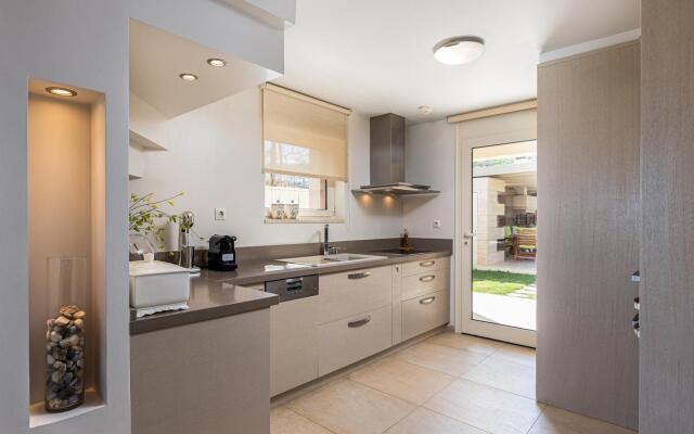 Beachfront Villa Diamond with a heated pool