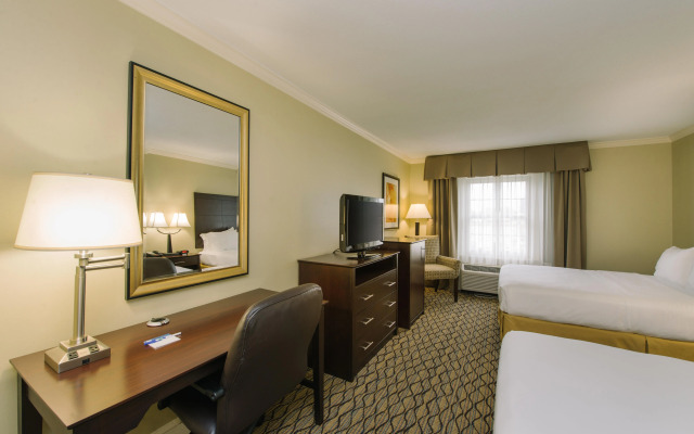 Holiday Inn Express & Suites Merrimack