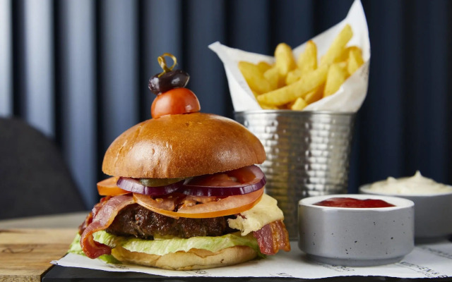 Courtyard by Marriott London City Airport