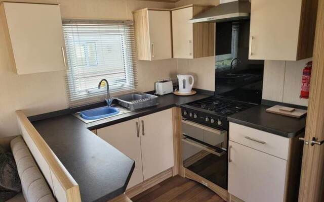Budget 3-bed Caravan in Tunstall, Hull