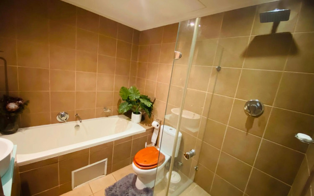 The Waves 2, Quayside Point Waterfront