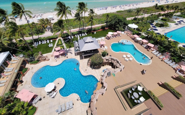 Alexander 1419 3 Bedroom Apts by RedAwning