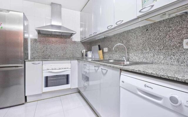 Comfortable 4 rooms 2Bath w balcony