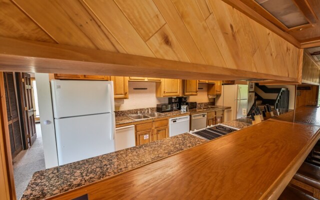 Escape the heat in this family-friendly slopeside condo - No Cleaning Fee! by RedAwning