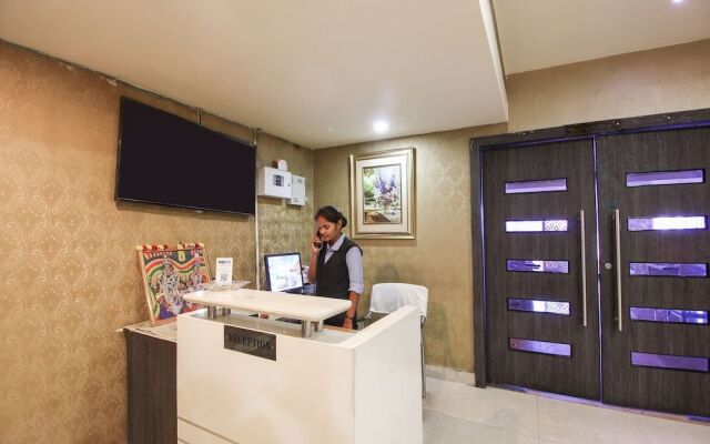 OYO 22737 Chandra Grand Hotel
