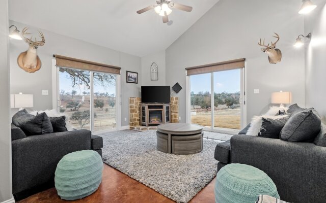 Winnie's Place 2 Bedroom Home by RedAwning