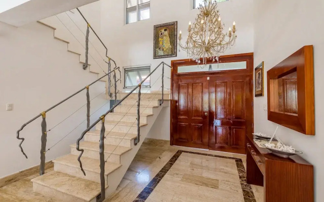 5-star villa near Playa Blanca Beach