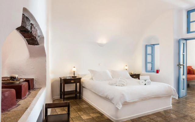 Pantelia Suites
