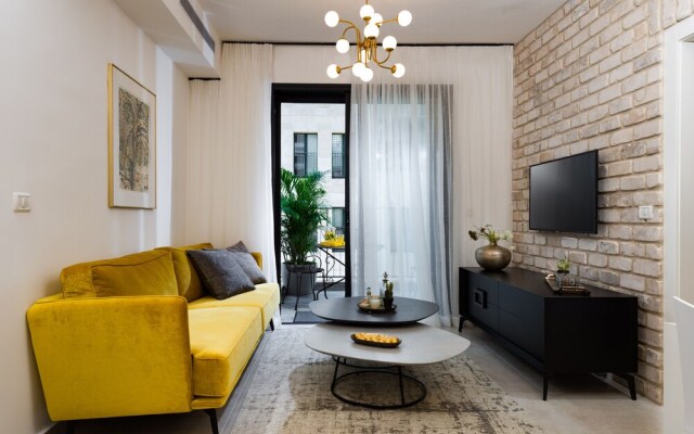 Contemporary & Texture-Rich Hideaway