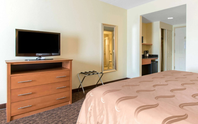 Clarion Hotel & Suites University - Shippensburg