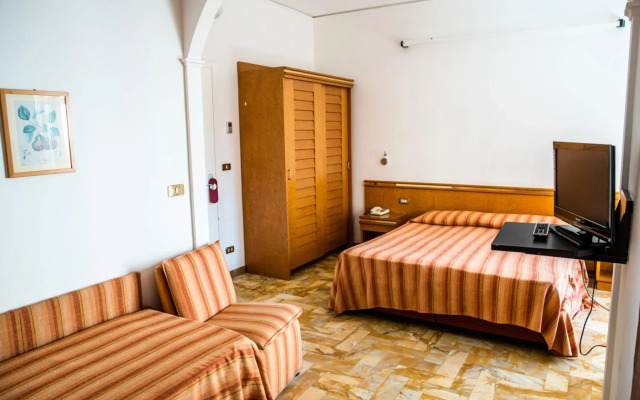 Hotel West End