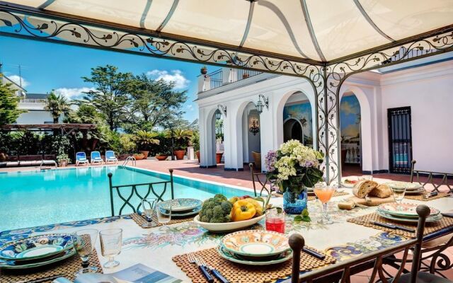 The Palace - Villa Escondida