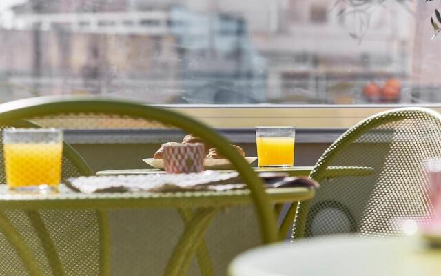 Live in a funky & renovated studio near Acropolis