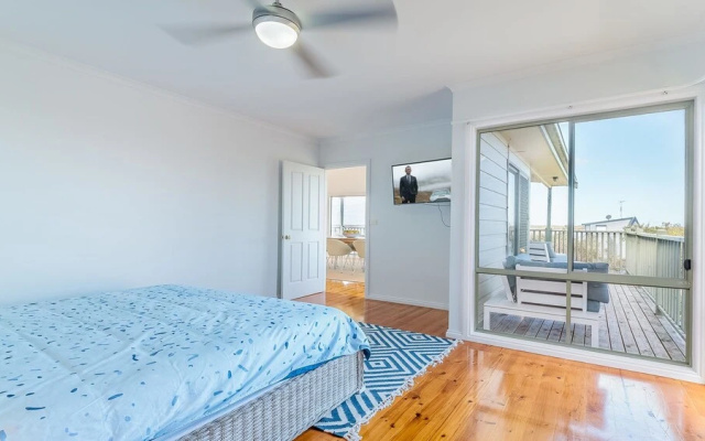 Beach Views ON Beilby - Free Wifi & Foxtel - PET Friendly
