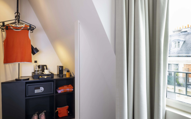 Le 12 Hotel