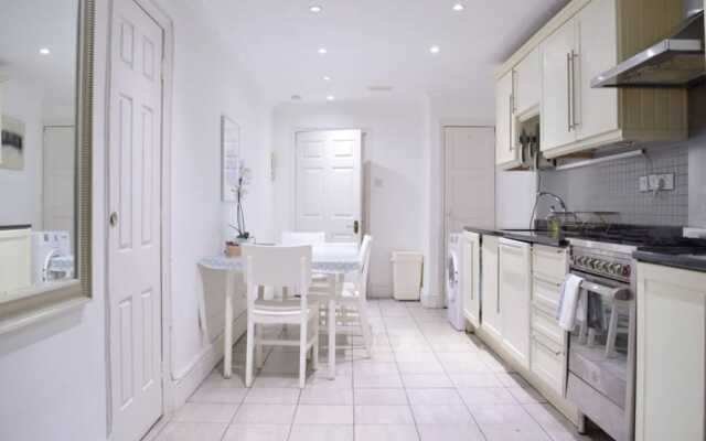 Kensington 1 Bedroom Flat With Terrace