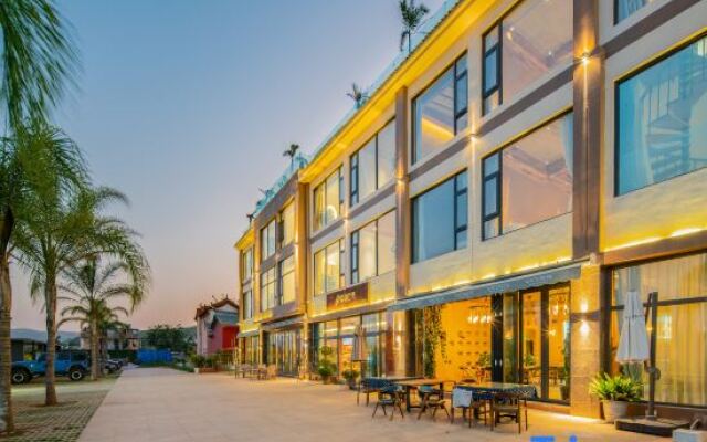 Serene Brit Boutique Hotel Fuxian Lake