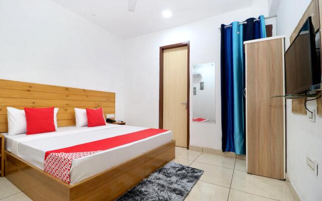 OYO 26606 Hotel R K Grand