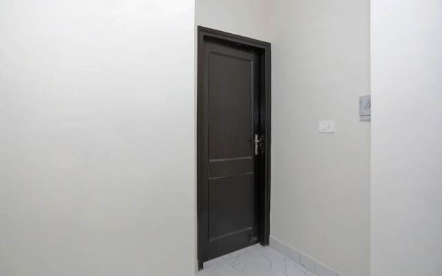 OYO 12673 The Diplomat Inn