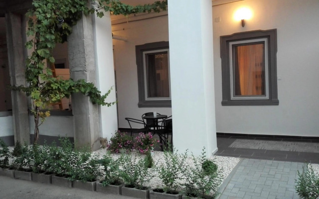 DownTown DeLuxe Apartment