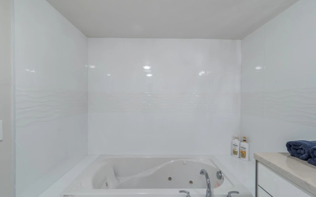 Stunning Balcony Views 3 Bedroom