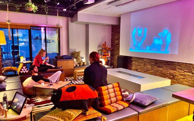 Dot Hostel & Bar