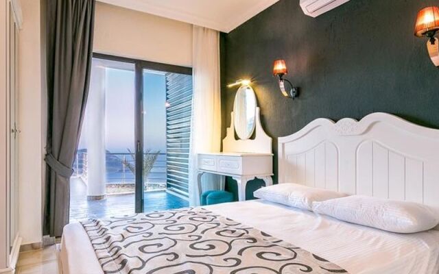 Villa Stone Heart