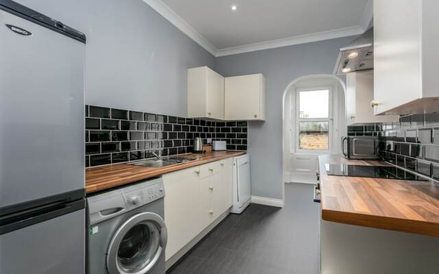 Racecourse View - Donnini Apartments
