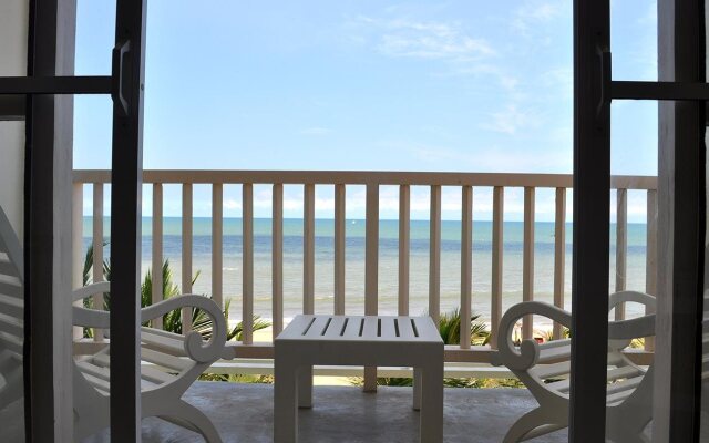 Beacon Beach Hotel