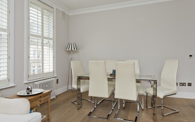 immaculate two bedroom apartment in chelsea by underthedoormat