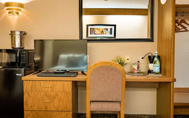 Magnuson Hotel Lincoln Airport