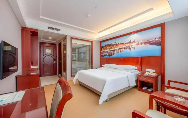 Vienna Hotel (Foshan West Railway Station Airport Branch)