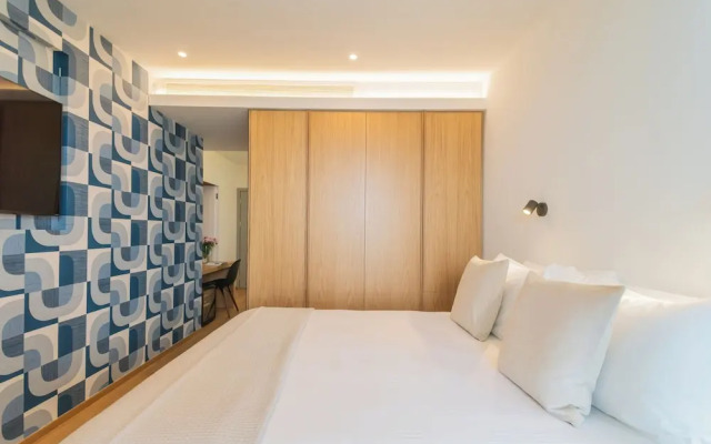 Pureview Luxury Suites, with breakfast & pool