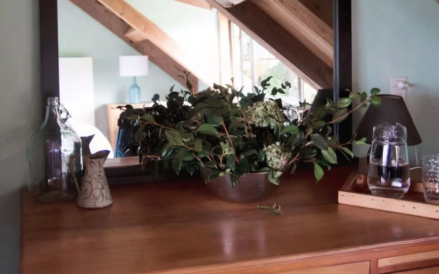 The House With No Nails