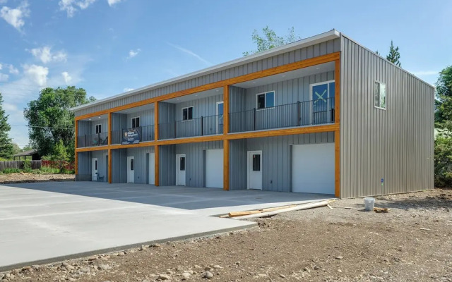 Modern Apt - 7 Mi to St. Anthony Sand Dunes!