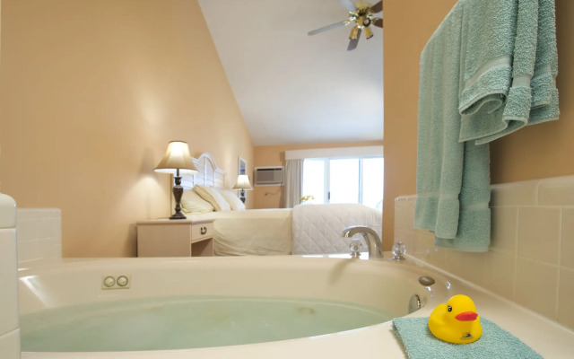 Pointes North Beachfront Hotel