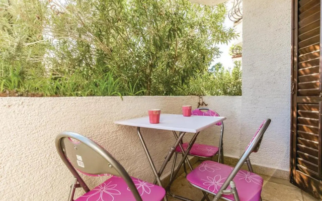 Three-Bedroom Apartment Jadranovo with an Outdoor Swimming Pool 08