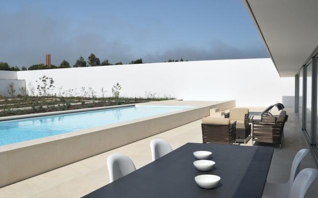 Modern Villa in Obidos Lisbon With Garden and Pool