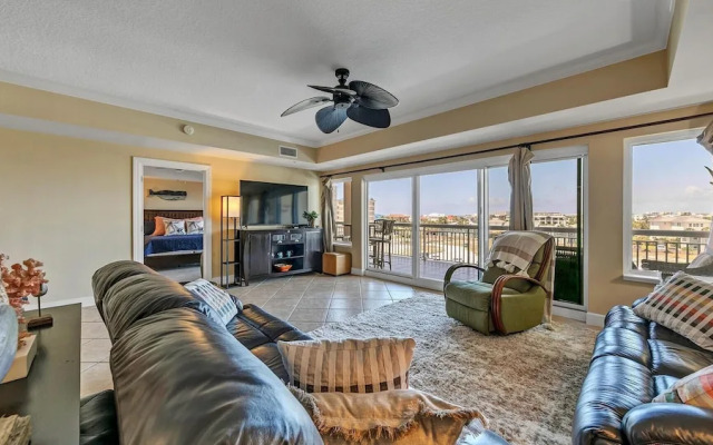 Harbor Landing 203b
