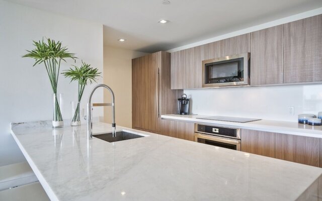 914 Tiffany House 1 Bedroom Condo by RedAwning