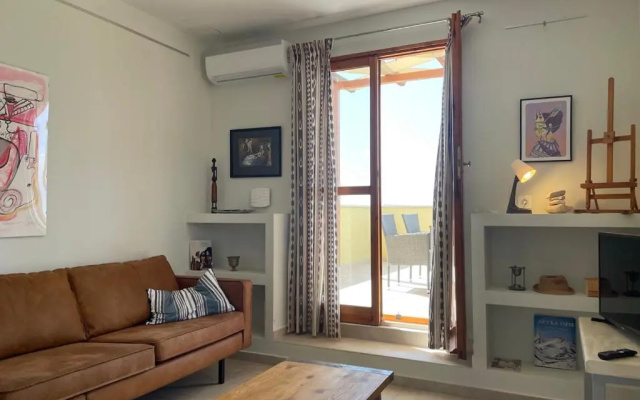 2 Apartments Sharing Garden and Pool