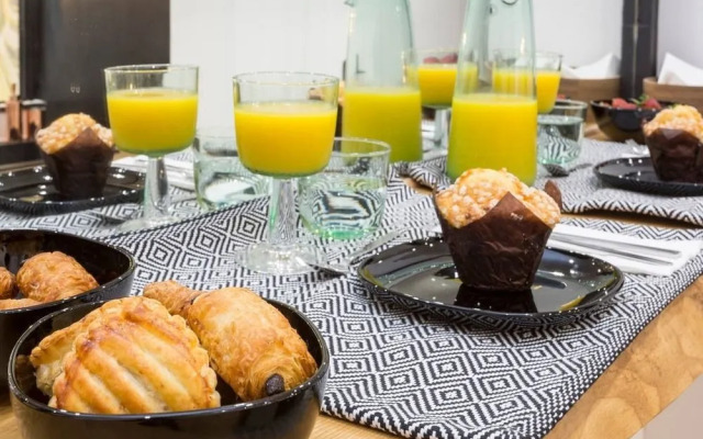 Studio d'architecte au pied de Tour Eiffel (CDM)