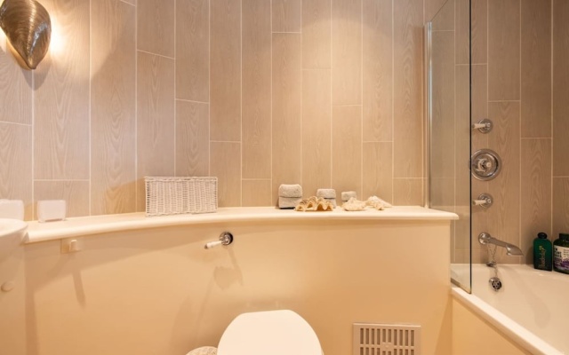 A Royal Residence Stylish 2 Bedroom in Kensington