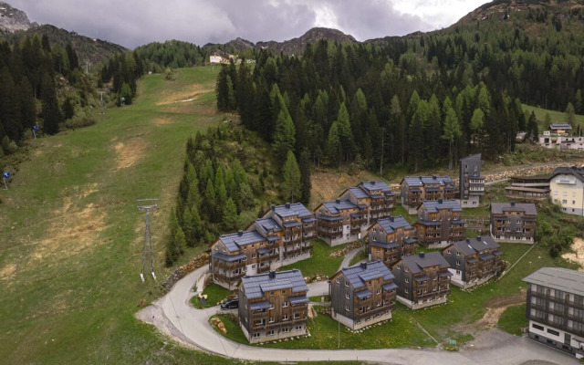 Spacious Chalet Near ski Area